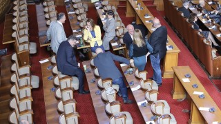 Сутрешно напрежение в петък обхвана пленарна зала ДПС напусна Причината