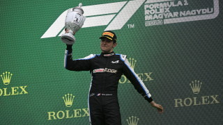 Естебан Окон спечели историческа първа победа във Формула 1 Пилотът