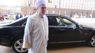 Българският патриарх Неофит и главният мюфтия Мустафа Хаджи пристигнагха на среща в