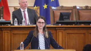 БСП излезе с декларация от трибуната на Народното събрание по