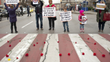 Почернено семейство от Бургас иска оставката на общественик, убил дъщеря им на пътя
