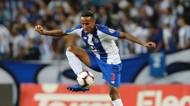 Манчестър Юнайтед подсилва отбраната с бразилец от Порто