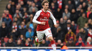 Арсенал води преговори с бранителя Начо Монреал за удължаване на