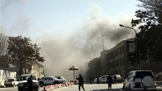 Взривове и престрелки разтърсиха Кабул 