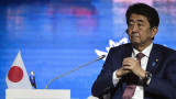 Абе сменя 13 министри в кабинета на Япония
