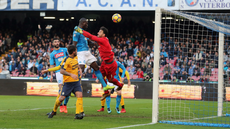 Наполи постигна победа №16 в Серия А от началото на