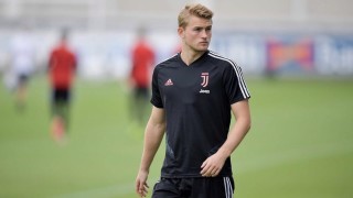 Спортният директор на Байерн Мюнхен Хасан Салихамиджич е отпътувал за