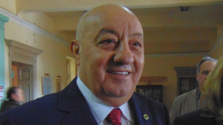 Гергов усеща, че му се качват на главата с политически ходове