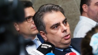 Асен Василев: Дойде Роби Уилямс и закрихме ДАИ