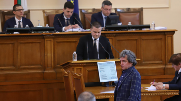 Над четири часа препирни: Изпращаме помощ на Украйна, но не и оръжие