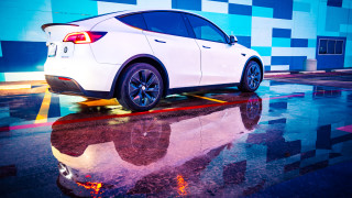 Tesla пуска спешно обновление на софтуера за самостоятелно движение на