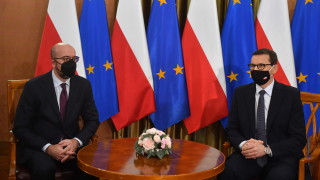 Полският премиер Матеуш Моравецки обвини Беларус в държавен тероризъм заради