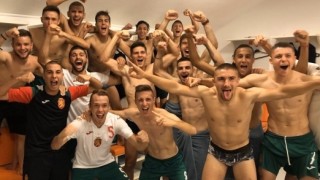 Футболистите от юношеския национален отбор на България по футбол отпразнуваха
