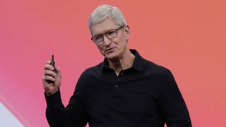 Тим Кук празнува 9 години начело на Apple. Подаръкът му е $280 млн.