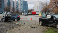 Джип помете четири коли във Велико Търново, а шофьорът избяга