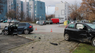 Джип помете четири коли във Велико Търново, а шофьорът избяга