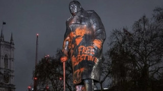 "Освободете Палестина": Мъж надраска с графити статуя на Чърчил в Лондон