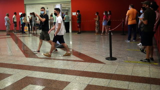 Здравният министър на Гърция Василис Кикилиас обяви във вторник че неваксинираните