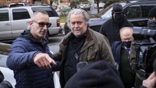 Федерално съдебно жури призна бившия съветник на Тръмп Стив Банън