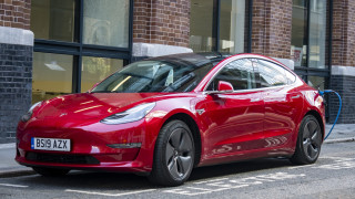 През януари продажбите на електромобили Tesla в Германия се сринаха