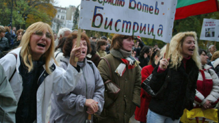 Обмислят щафетна стачка по училищата