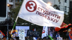 Десетки хиляди на опозиционен митинг в Белград преди изборите в Сърбия
