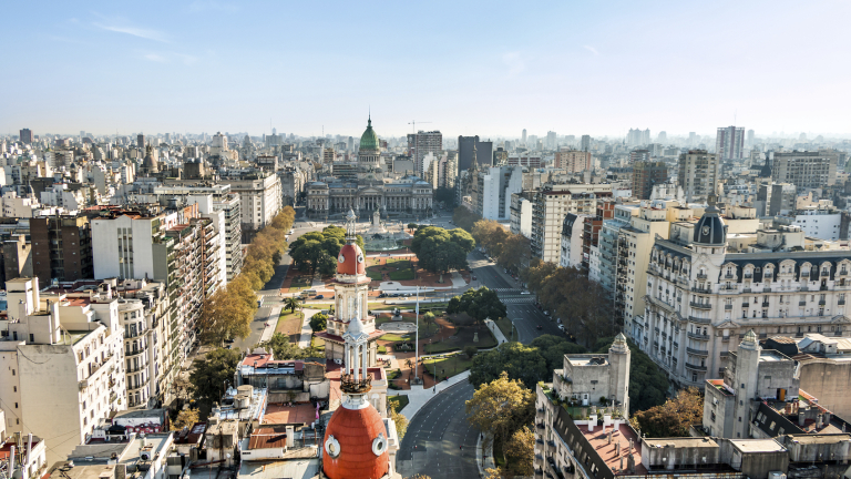 Аржентина пласира дълг за $9 милиарда с рекордно ниски за страната лихви