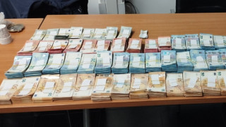 Митнически служители откриха валута на стойност 676 227 лева при