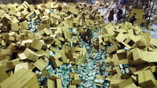 САЩ отричат да са конфискували маски предназначени за Германия информира