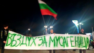 Десетки жители на кв Мусагеница в София и тази вечер