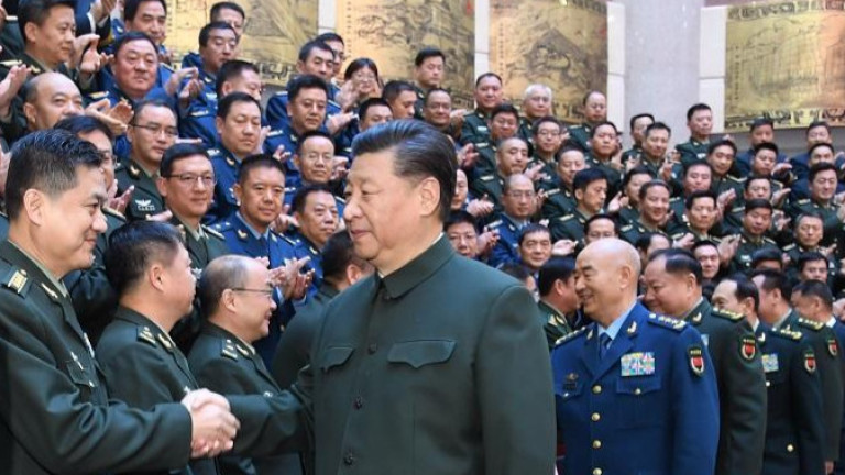 Си Дзинпин призова академии и училища да развиват нов тип военни и силна армия