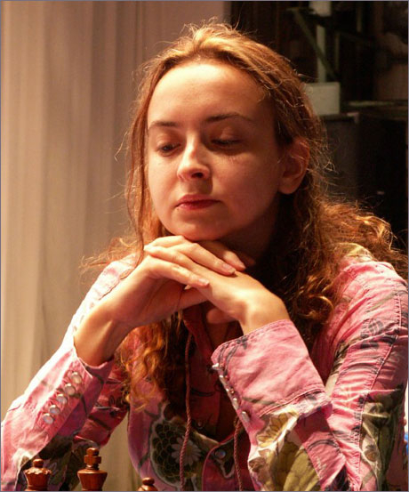 Антоанета Стефанова с реми в четвъртия кръг