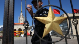 Икономическата активност в Китай се забави през миналия месец на