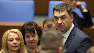 Управляващите от Прогресивна България обсъждат съкращаване на срока на майчинството