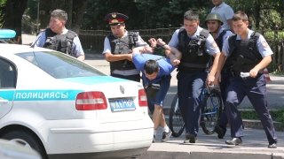 Полицията в най големия град в Казахстан Алмати задържа десетки антиправителствени
