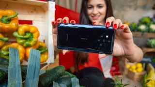 Първият в света смартфон с пет камери вече е в България. Колко ще струва?