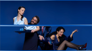 Ясмина Реза е един от най популярните и харесвани съвременни автори