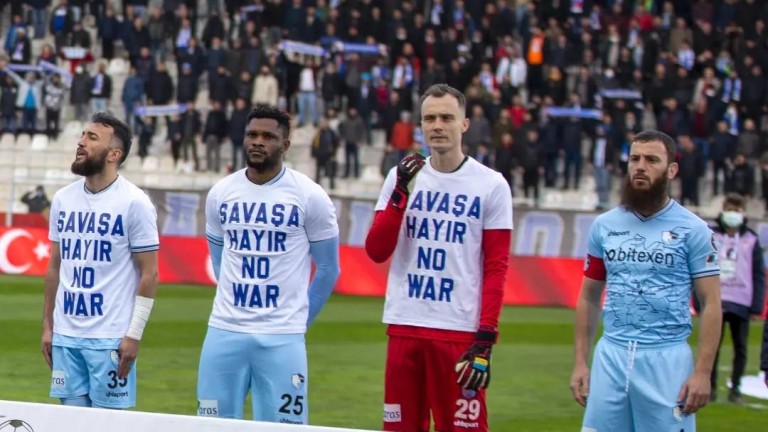 Футболистът, който отказа да носи тениска в подкрепа на Украйна