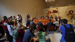 Каталунският лидер Карлес Пучдемон обяви че ще започне съдебни действия