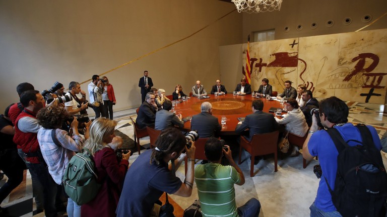Каталунският лидер Карлес Пучдемон обяви, че ще започне съдебни действия