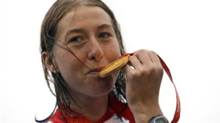 Колоездачката Никол Кук се окичи със злато  