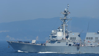 Иран предупреди американски разрушител да промени курса си след като