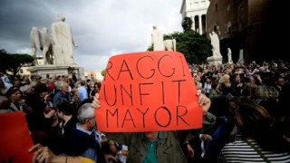 Хиляди жители на Рим протестираха срещу лошото управление на града
