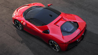 Първият plug-in хибрид на Ferrari e най-мощният автомобил, който марката е правила