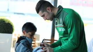 Футболисти и треньори на националния отбор зарадваха деца лишени от