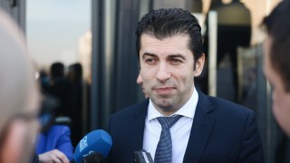 Премиерът Кирил Петков и българската делегация от управляващото парламентарно мнозинство