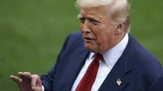 Президентът на САЩ Доналд Тръмп помилва бившия републикански конгресмен Джордж Сантос В