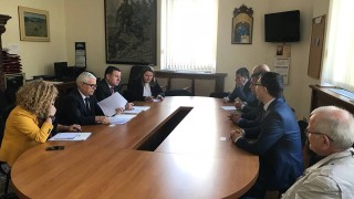 Албанският посланик в София Н Пр Киряко Курета се ангажира да направи