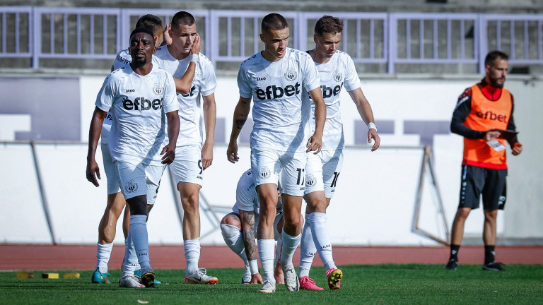 A Heber, ils ont installé un kiosque – tous les footballeurs sont à vendre A Heber, ils ont installé un kiosque – tous les footballeurs sont à vendre