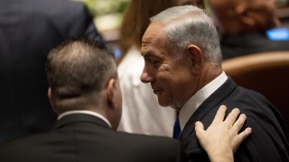 Бившият израелски министър председател Бенямин Нетаняху сключи коалиционно споразумение с крайно